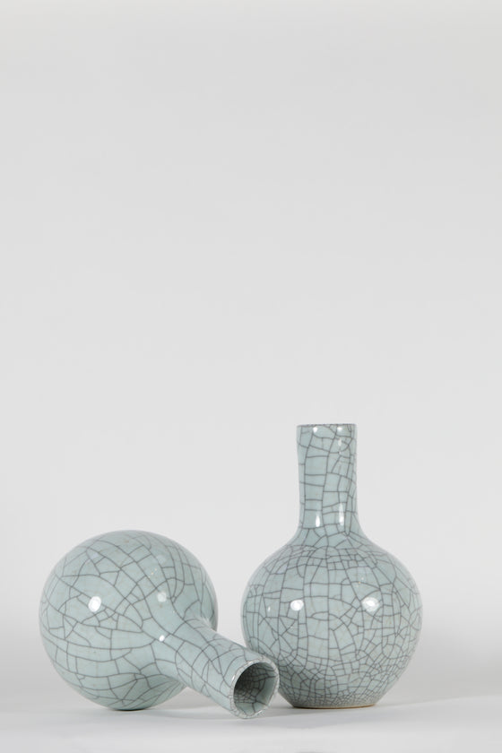 Hand-made vase with elegant cracked details